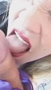 Francuska milf w lateksie zerżnięta w twarz