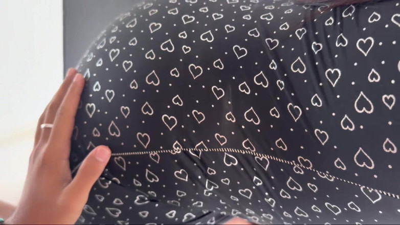 AlejandraGarciax: Cameriera grossa pulisce la mia stanza e mi scopa