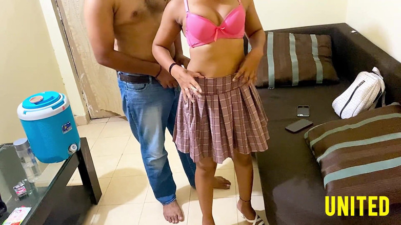 UnitedCourse31: Chica viéndola sola y tiene sexo con su amiga hermanastra