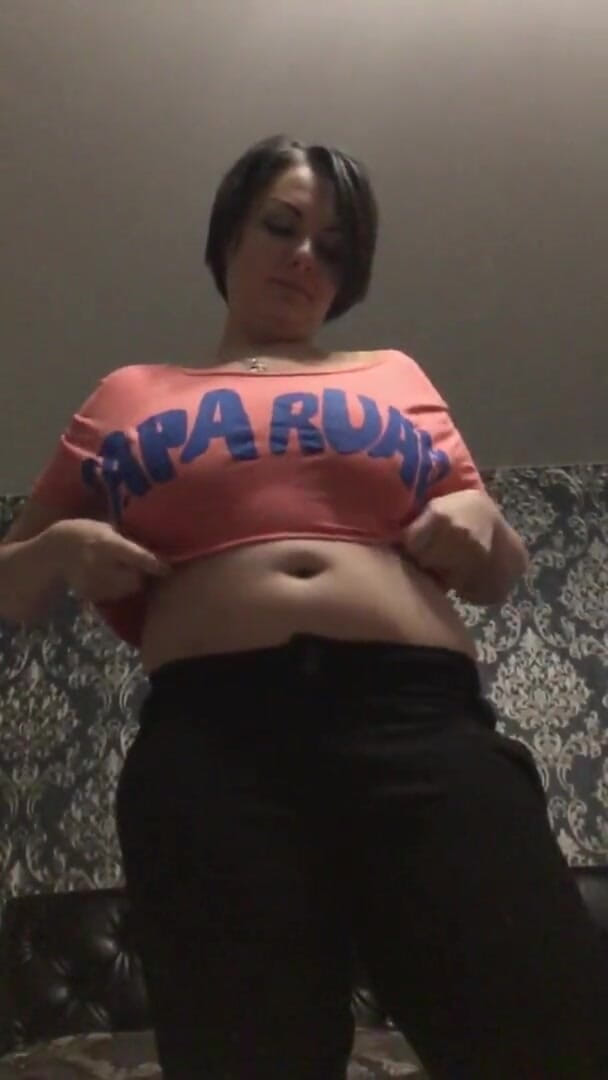 Sexy Milf: T셔츠를 입고 외출하고 싶은 젖탱이! 젖탱이에 자유!