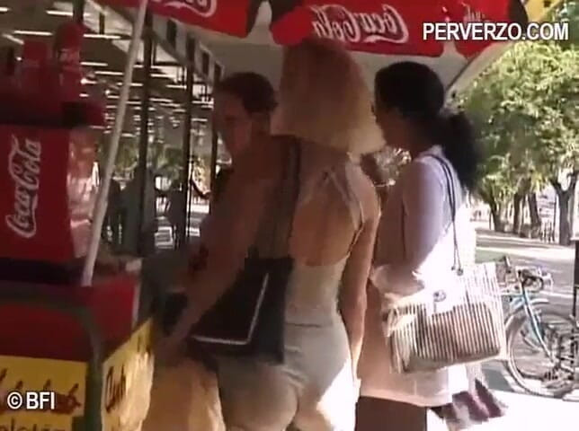 Pissing Girls: Винтажный писссс на улице - DVD