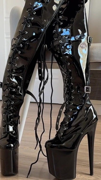 Left Behind: Rip off Boot Fetish