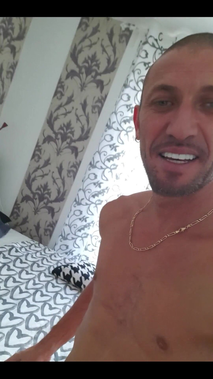 Boy jerking off: Huis schoonmaken
