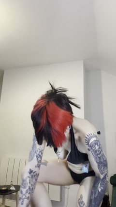 Bigtiddygoth: 비키니 시도