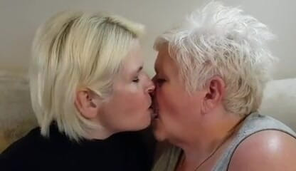 Uk Joolz: Besando a Skyler