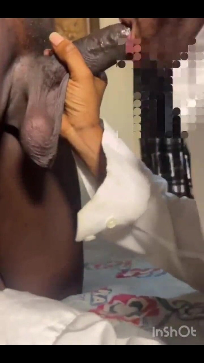 Sexydaddy: İyi bir yarak tapan sikimi o kadar iyi emiyor ki...