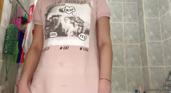 Alexa Holly: Masturbace mé mokré kundičky v koupelně Jo, masturbuj se mnou