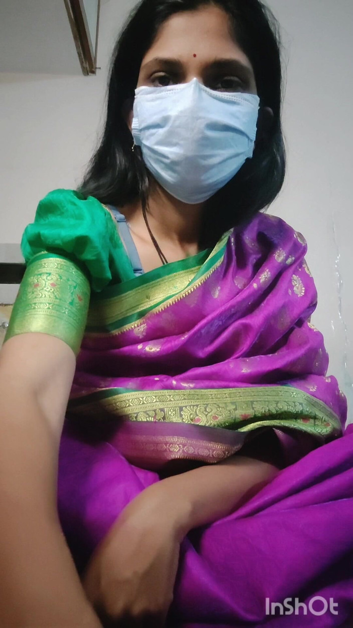 Desishycouple: Ấn Độ Bhabhi Shivani Nứng Trong Saree Màu Hồng. Video Đầy Đủ.