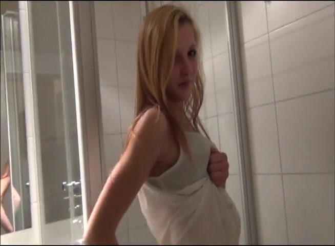 Flash Model Amateurs: Cute teen suck dick like a pro