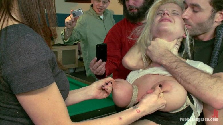 Public Disgrace by Kink: สาวอายุ 19 ปี หน้าอกยักษ์ธรรมชาติ ถูกทำให้อับอายและเย็ดกลางแจ้ง