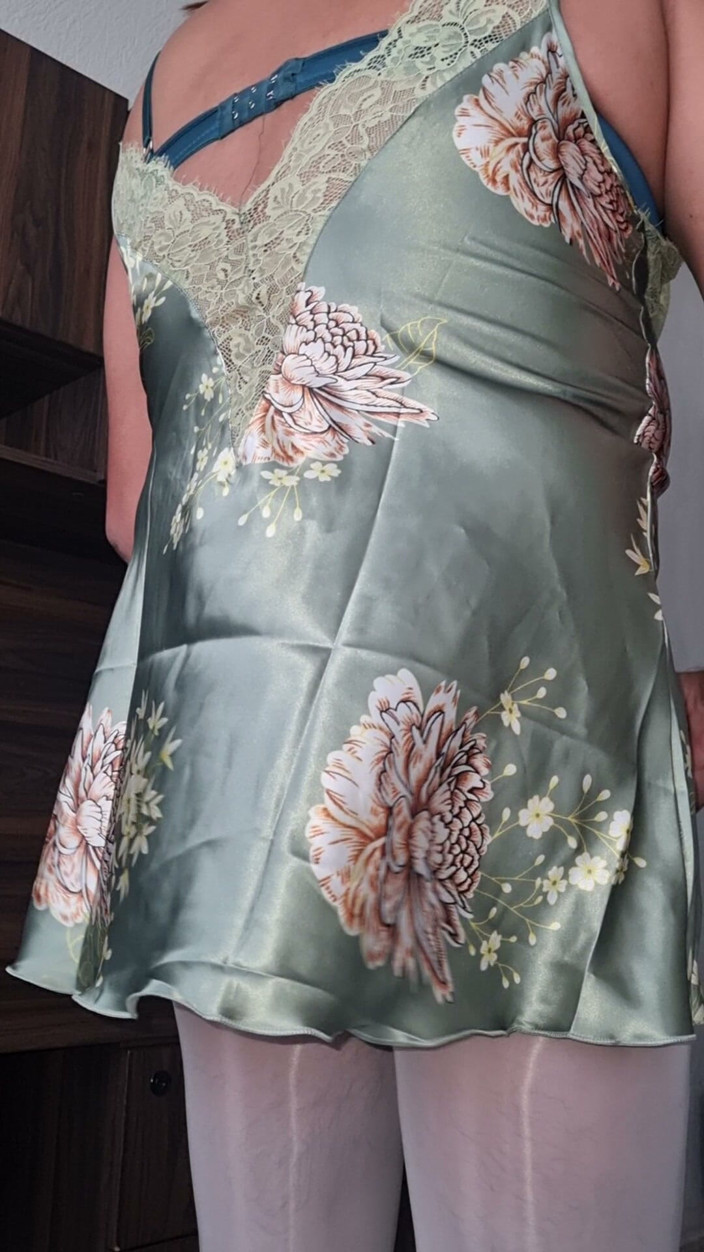 Sexy shinny clothes: Sexy Silk Nightgown, a Little Pleasure Without Hands Before Going...