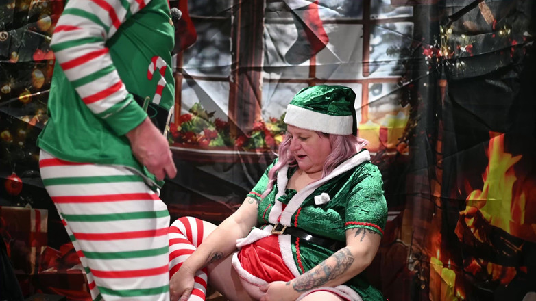 The Izars: 7日目:セックスおもちゃ棚のエルフたち