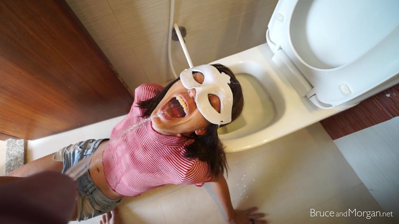 Bruce-and-Morgan: Toilet tidak teratur