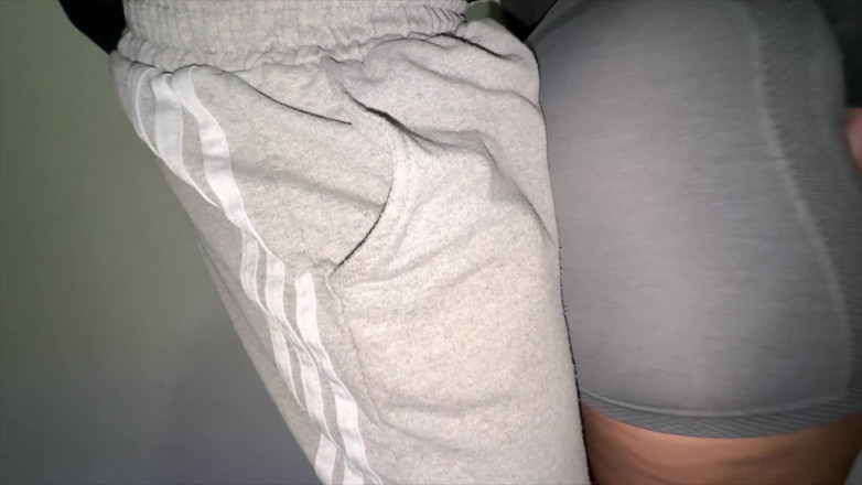 CoupleOfHotSins: Orang asing menyentuh pantatnya dan keras untuk tangan seorang awek...