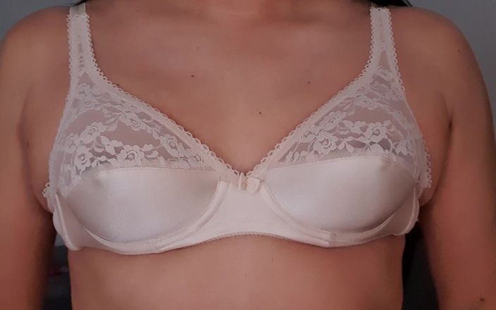 Only bras: Nagie vintage nylonowy stanik z katalogu Srs