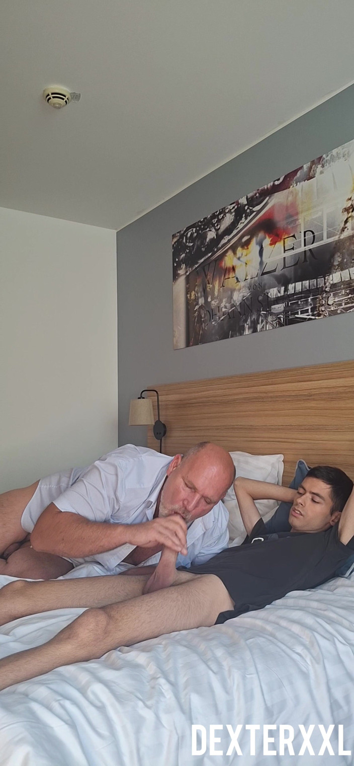 Dexterxxlfun: Cinsel zayıf adam Rafael kocaman şişman popomla sevişiyor – eşcinsel, prezervatifsiz