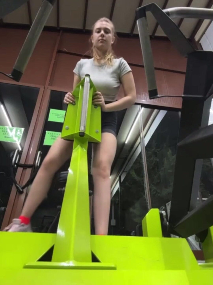 JuiceLussie: Leggins'te ateşli iri güzel kadınla egzersiz