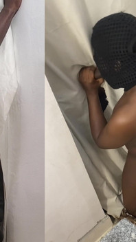 Gloryhole chupa con guardia de seguridad caliente que conocí en el centro comercial