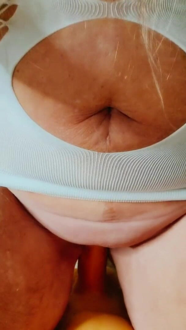 Nikki Nevada: Handy pOV reitet männliche torso-sexpuppe