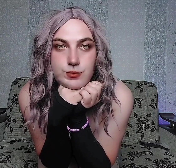 Kitty_Cross: Oyuncu femboy rüzgarlı sokakta etekle azdırıyor