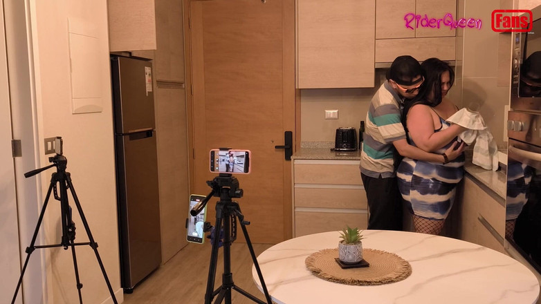 Riderqueen: 대담하고 배다른 아들에게 유혹당하는 계모, 팬들을 위한 비디오