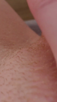 Eu Puxo O Capô Do Meu Clitóris E Mostro Para Você De Perto