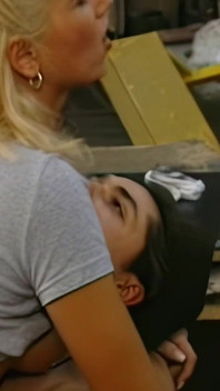Girig blond milf tar varje hård kuk