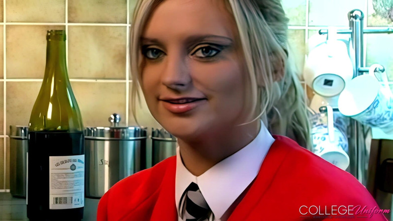 College Uniform: Meklaina röportajı