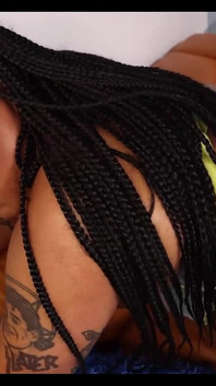 La bella pancia nera bbw viene oliata e scopata da un grande cazzo bianco
