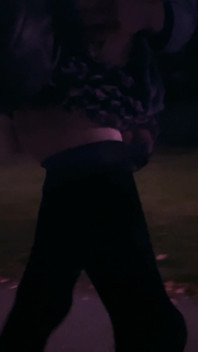 夜の街を娼婦のように歩きます