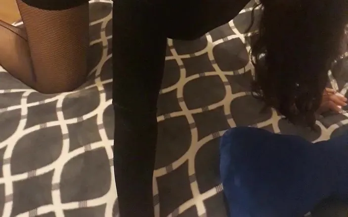 Denisse: Sexy in black