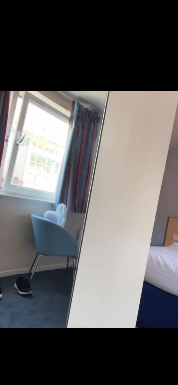 Daddybearvlc: Tesão no Hotel Wank! Bem no Espelho
