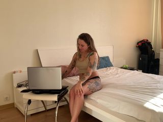 LoveHomePorn: Je suis tombé sur du porno alors je me suis...