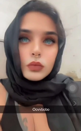 Çıplak kadın kılıklı kadın her zaman talimatı takip ediyor