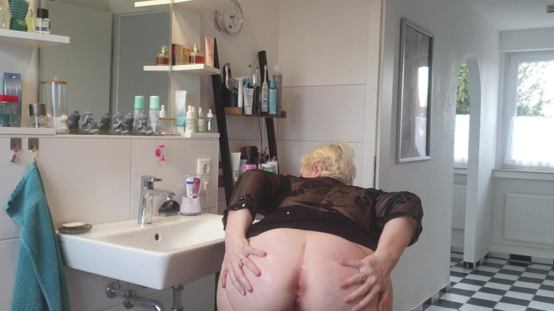 UserBitch1: In the Bathroom a Bottle of Perfume Fucked