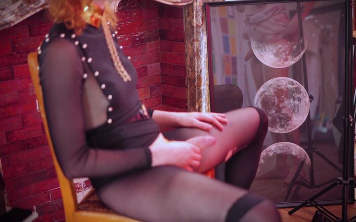 Emmy Angeles: 그녀는 자지를 받기 위해 계집애 친구를 훈련