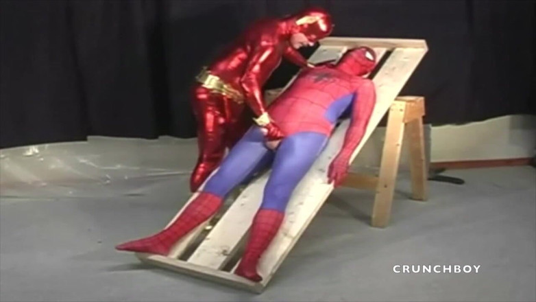 Crunch Boy: Seks fetish dengan pakaian super hero
