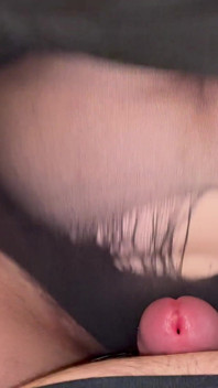 Footjob a punčocháče creampie jako POV kondom