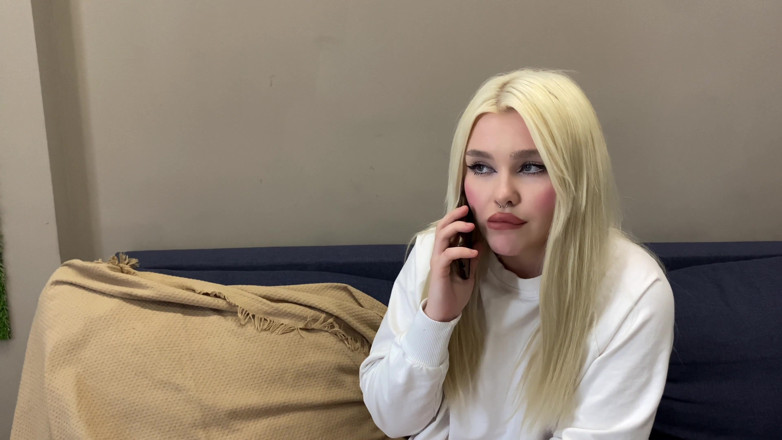 Blondessa: Isteri jalang menghisap bos suami