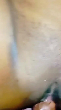 Il mio vicino arrapato mi ha scopato quando mio marito non è a casa