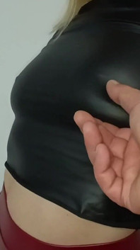 Geweldige enorme cumshot op leren top pov
