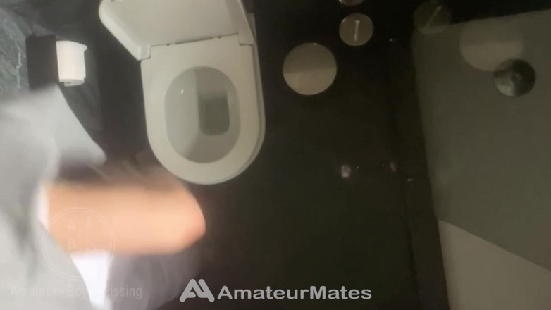 AmateurBoysPissing: Compilation of Amateur Boys Pissing Together