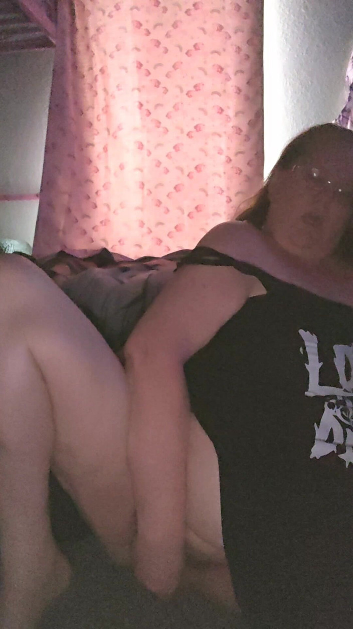 Misssunshinevip: Jugaba con mi coño y creemos que alguien me oyó