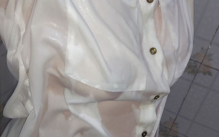 Casalpimenta: Mulher casada gostosa em uma camiseta molhada é fodida no chuveiro
