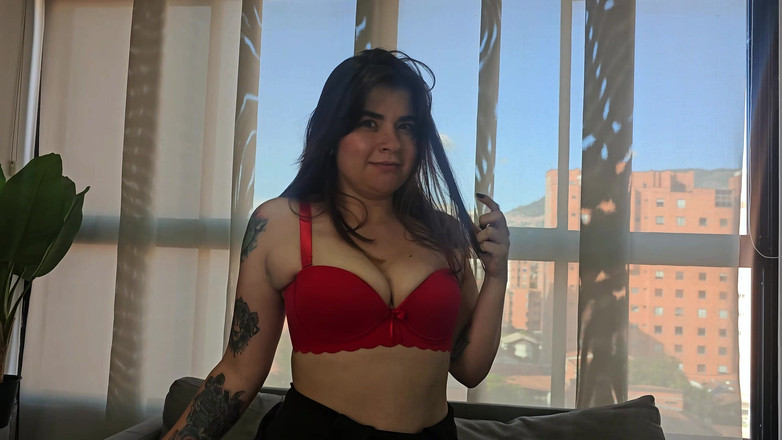 Alexapink: 我的数学老师对我的大屁股失去控制