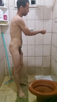 하드코어하게 샤워를 하고 사정할 때까지 쳐다보기
