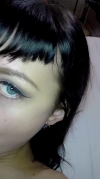 Sonya Durganova en maravillosas pantimedias de nylon negras