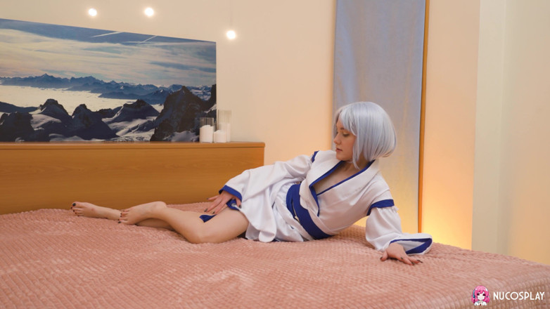 Nu Cosplay: La bambolina kimono ally horny si masturba come una casalinga...