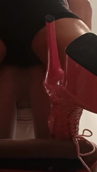 Perfect-assed MILF Fucked with a View of Her Pussy
