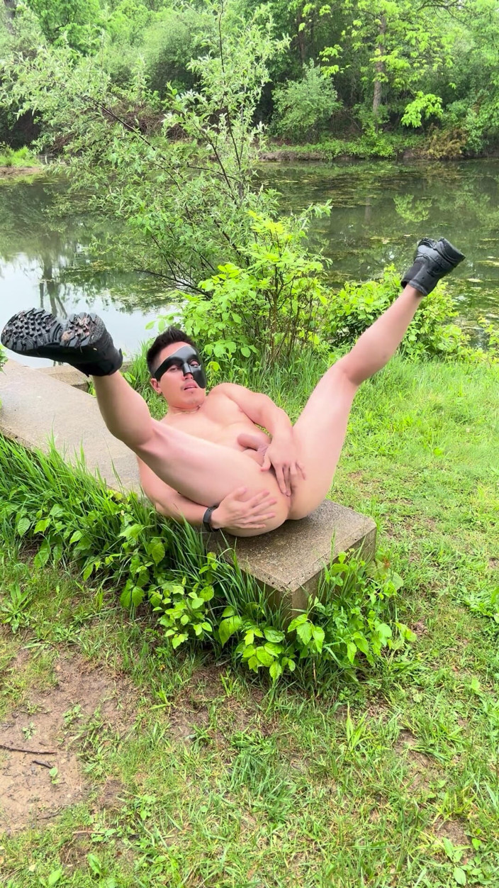 Barenakedmuscles: Naked Asian Muscle God Walks the Park Bare - Flexes Hard &amp;...